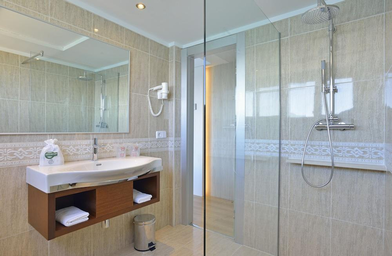 Bathroom 4, Alua Hawaii Ibiza, Baleares