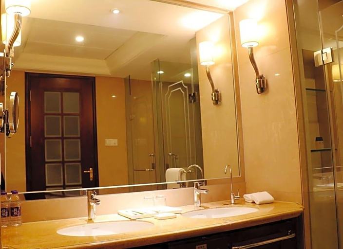 Bathroom, New Century Grand Hotel Zhejiang Sanli, Hangzhou