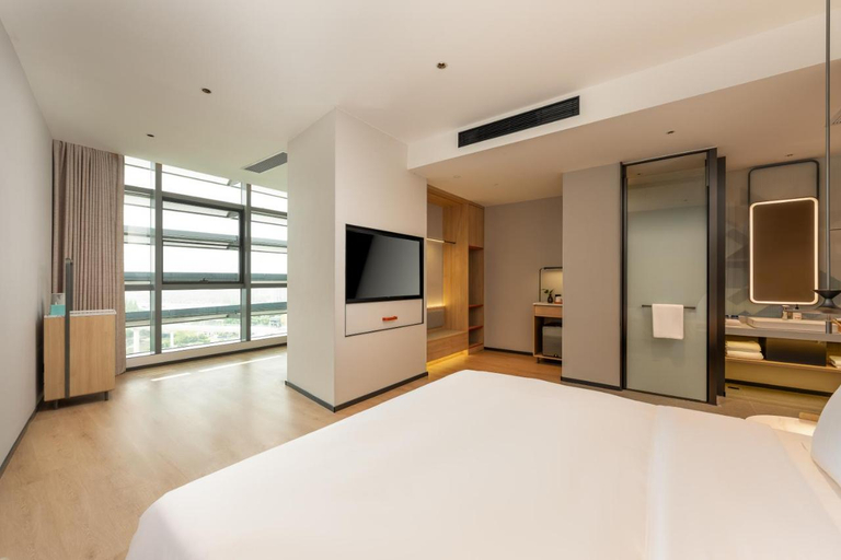 Bedroom 2, Holiday Inn Express SHANGHAI HONGQIAO CBD by IHG, Shanghai