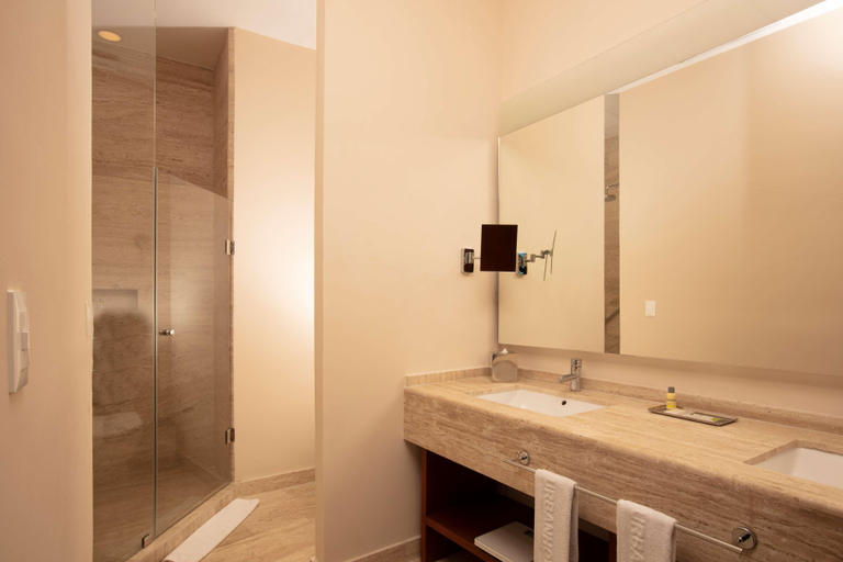 Bathroom 5, Krystal Urban Cancún & Beach Club, Benito Juárez