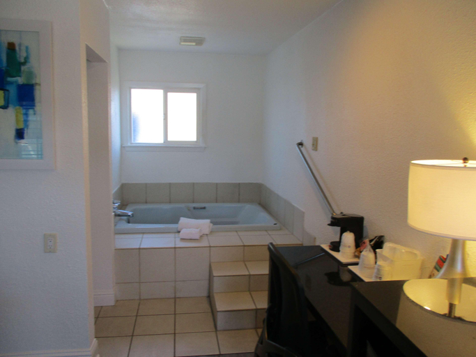 Bathroom 4, SureStay Hotel by Best Western Seaside Monterey, Monterey
