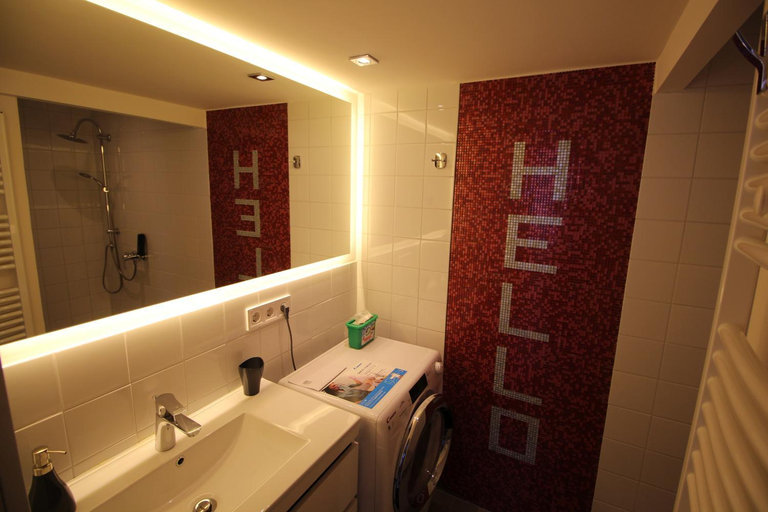 Bathroom 2, Terez Central Apartments, Budapesti