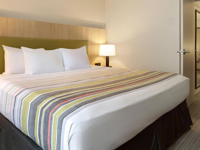 Bedroom 3, UNIVERSITY HOTEL - DAVIS AREA by IHG, Solano
