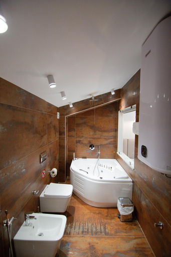 Bathroom 10