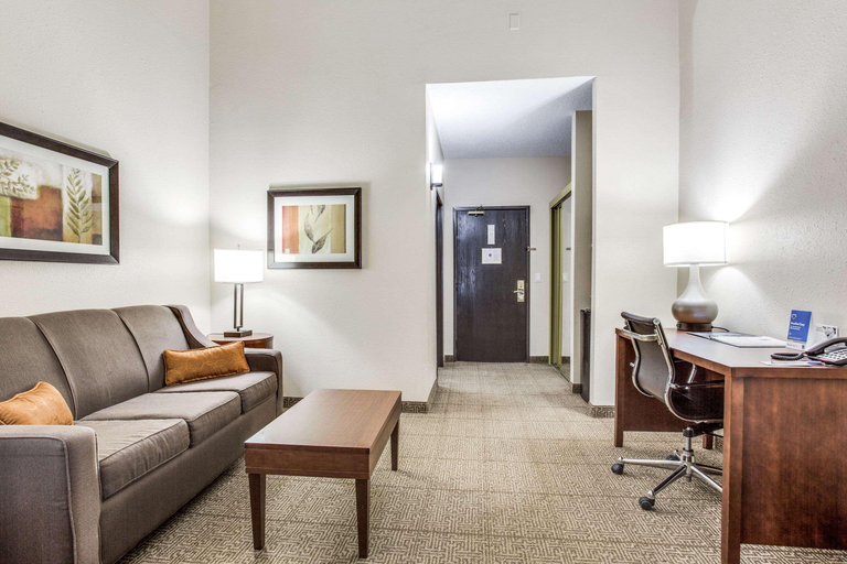 Bedroom 3, Comfort Inn & Suites Market Center, Dallas