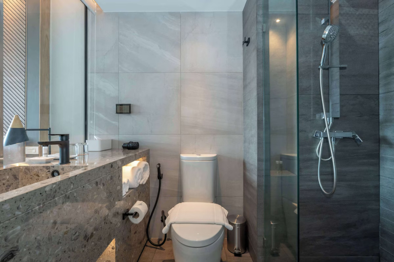 Bathroom 5, Howard Johnson by Wyndham Bayphere Pattaya JC, Sattahip