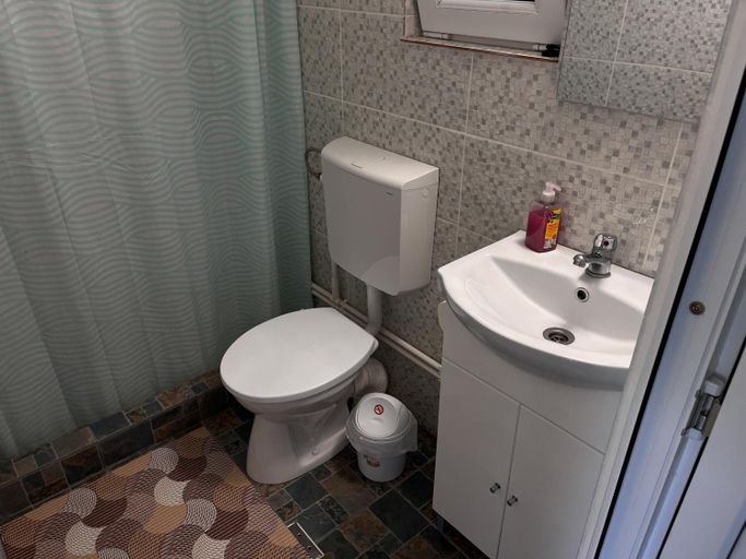 Bathroom 2, Casutele Allora, Murighiol