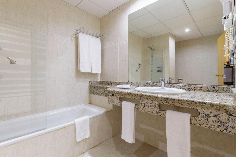 Bathroom 5, Hotel Best Benalmadena, Málaga