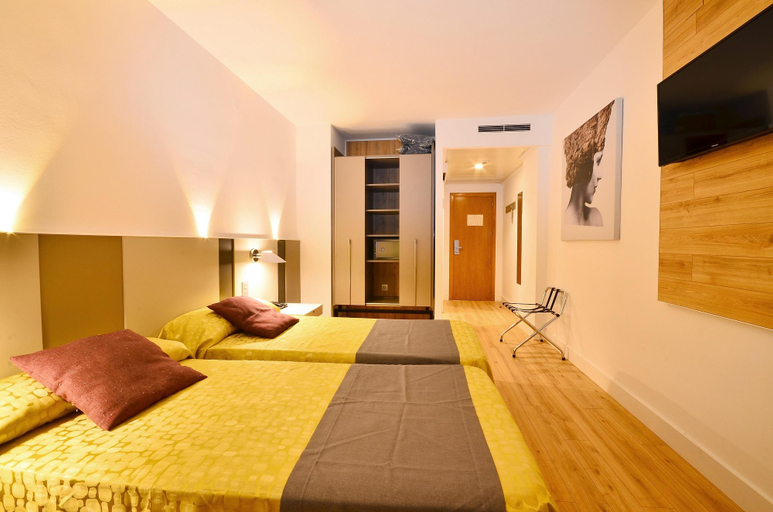 Bedroom 3, Hotel Olympus, Alicante