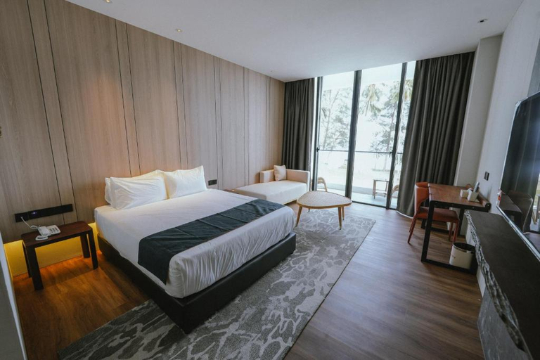 Bedroom 3, Roxy Beach Resort, Lundu