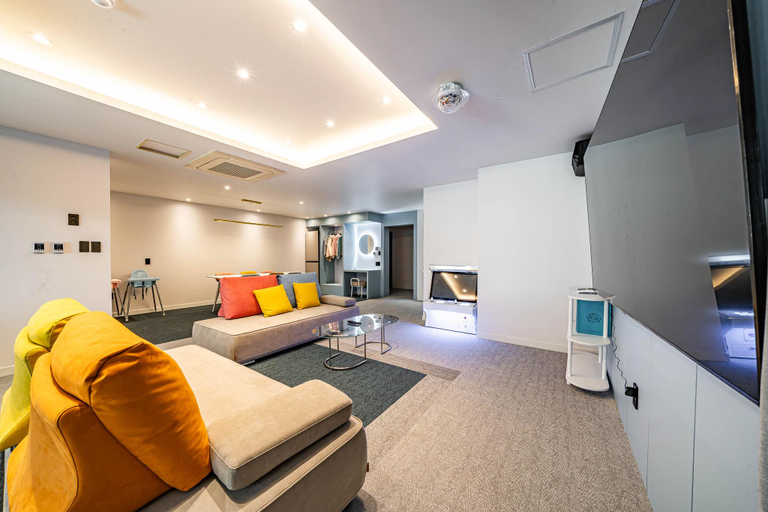 Others 2, Hotel Quartz Busan, Saha