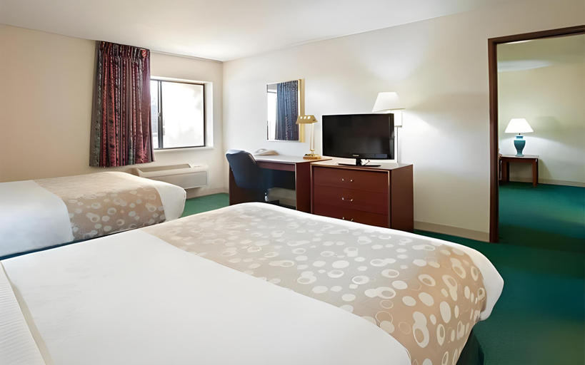 Bedroom 2, Norwood Inn & Suites Indianapolis, Indianapolis