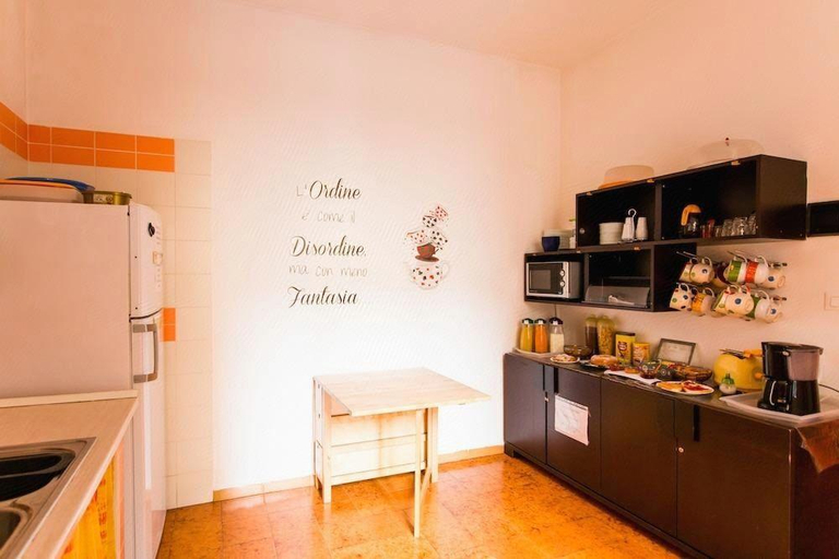 Others 5, A Casa Di Amici, Palermo