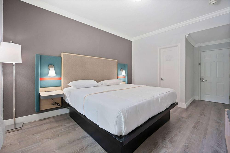 Bedroom 3, Runway Inn Miami, Miami-Dade