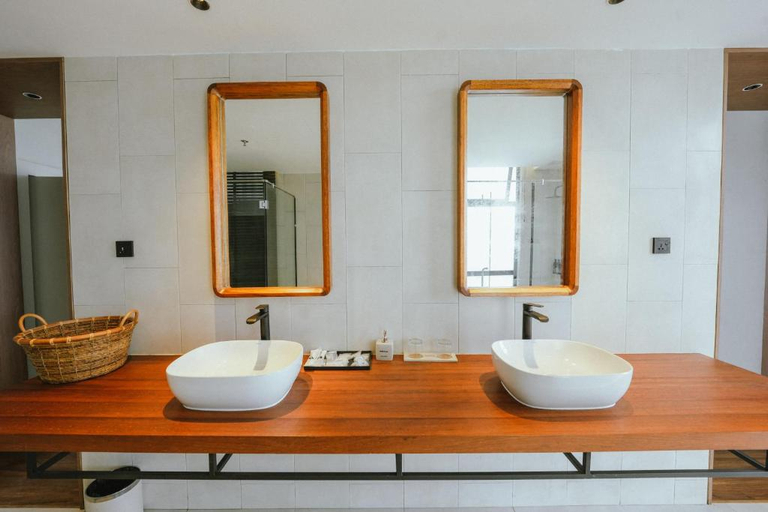 Bathroom 4, Roxy Beach Resort, Lundu