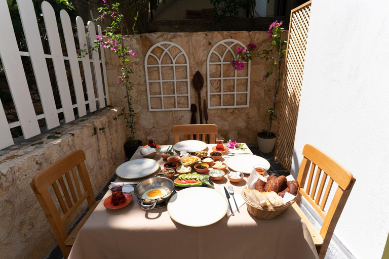 Others 4, Holy Pansiyon, Kaş
