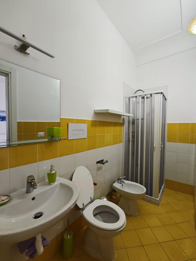 Bathroom 2, Casa Ferraro, Napoli