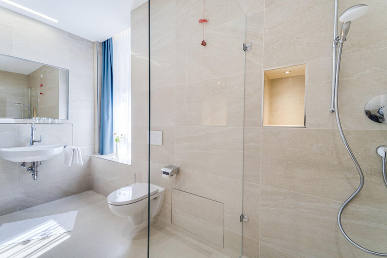Bathroom 4, Hotel Apfelrot, Erding