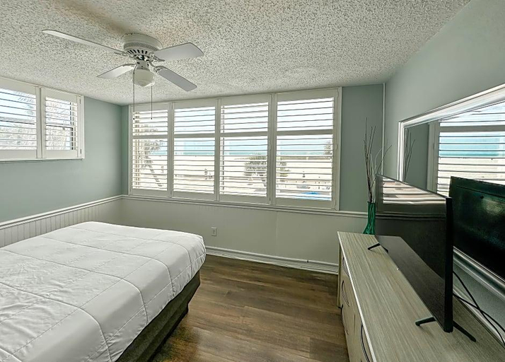 Bedroom, Thunderbird Beach Resort, Pinellas