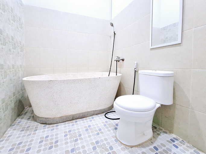 Bathroom 4, Kharisma Nusantara Homestay Sagan Mitra RedDoorz, Yogyakarta