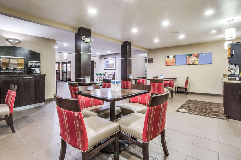 Food & Drinks 5, Comfort Inn & Suites Market Center, Dallas