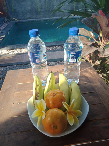Food & Drinks 15