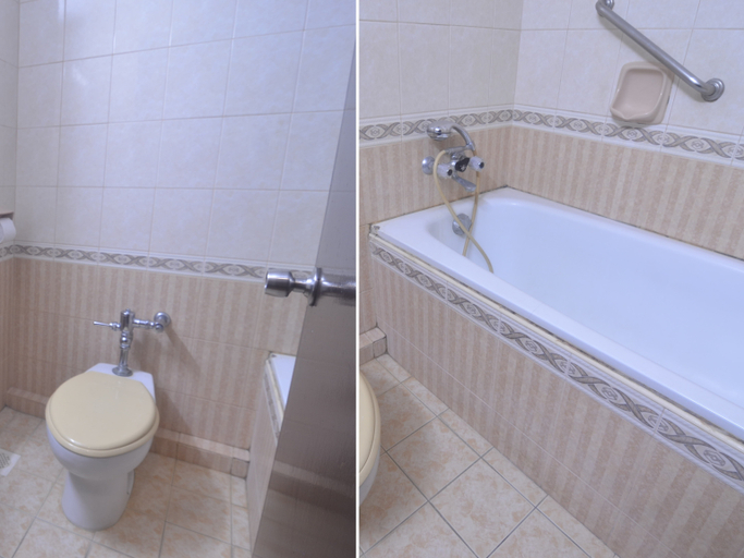 Bathroom 3, Hua Kuok Inn, Kuching