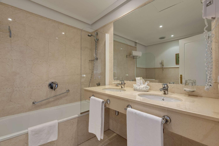 Bathroom 5, Barcelo Jerez Montecastillo & Convention Center, Cádiz
