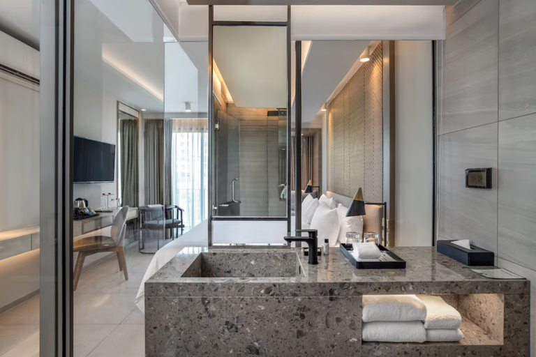Bathroom 5, Howard Johnson by Wyndham Bayphere Pattaya JC, Sattahip
