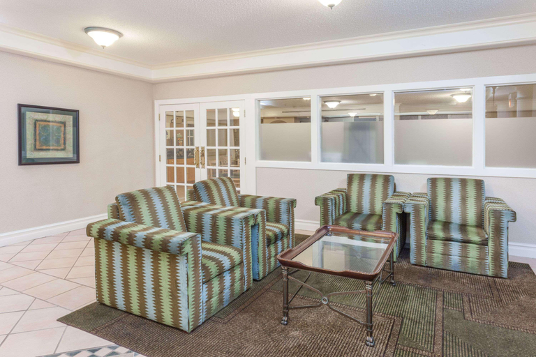 Public Area 3, Days Inn & Suites by Wyndham Arlington Heights, Cook