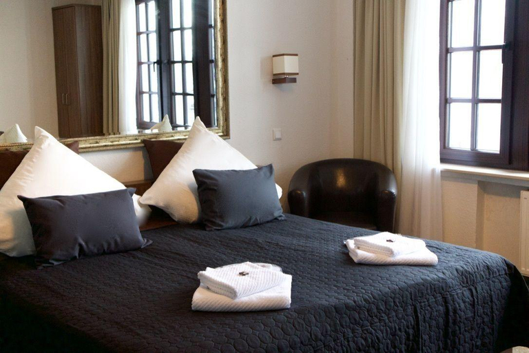 Bedroom 2, Hotel und Restaurant Lowenbrau Koln, Köln