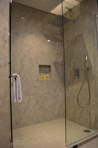 Bathroom 12