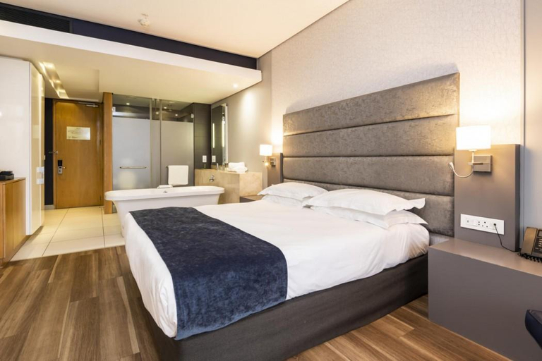 Bedroom 3, aha Gateway Hotel Umhlanga, eThekwini