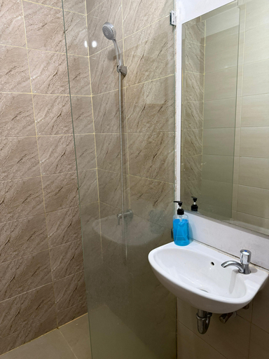 Bathroom 5, Fake Room Studio Apartment at Transpark Juanda, Bekasi