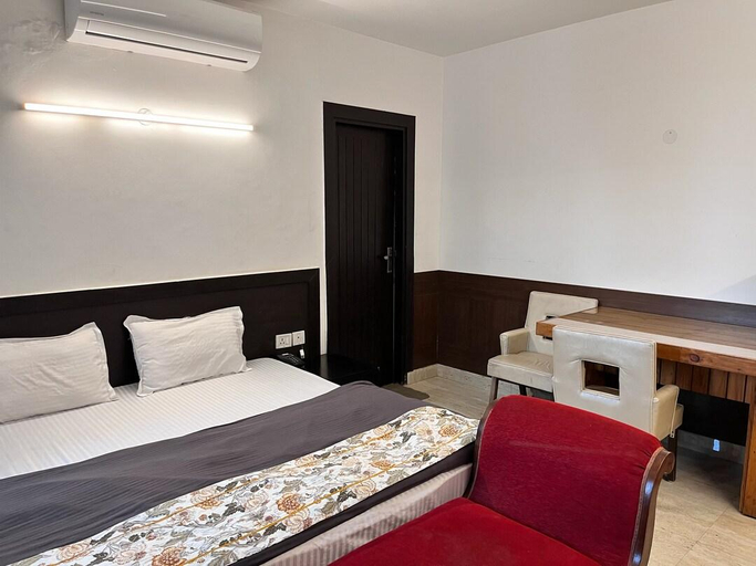Bedroom 3, Aakriti Hotels, Gurgaon