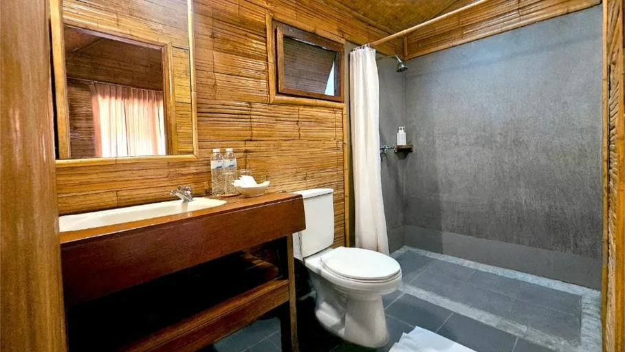 Bathroom 3, Luxury Farm House, Pai