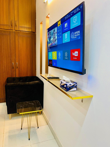 Others 4, Lahore Guest House 4'9, Lahore