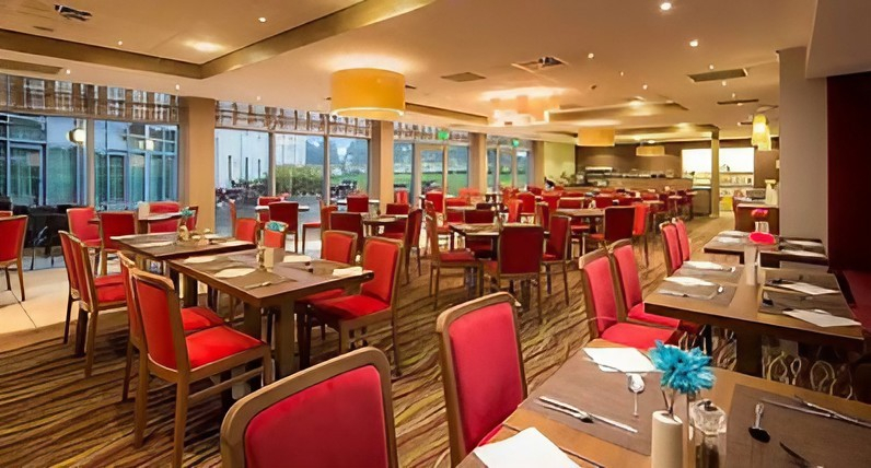 Food & Drinks, LONDON LUTON VALE HOTEL by IHG, Luton