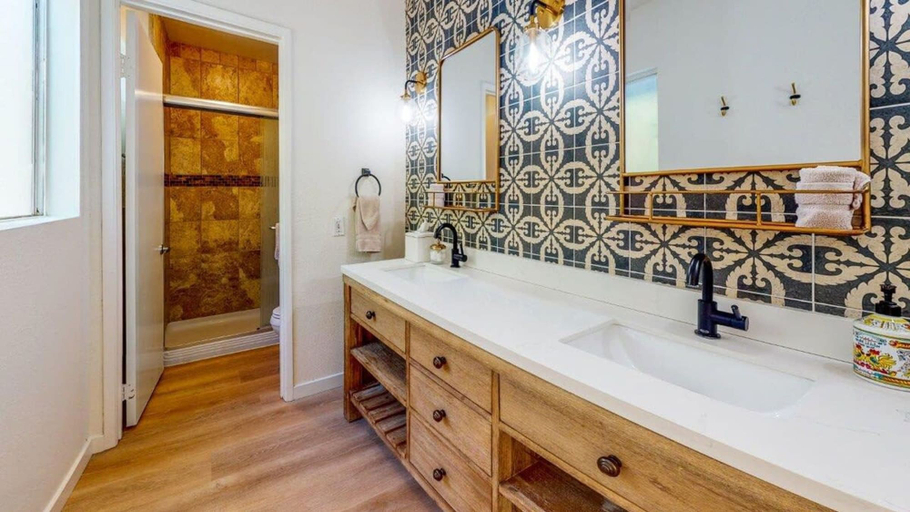 Room 2, Mountain View Luxury Nogales Springs Escape, Riverside