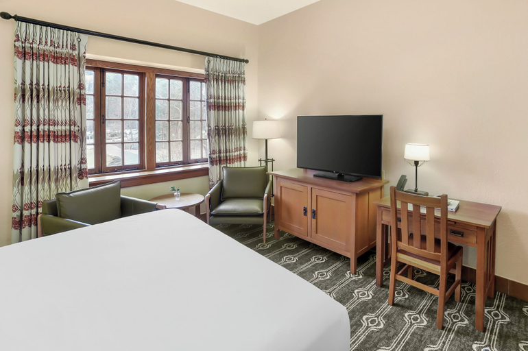 Bedroom 3, The Omni Grove Park Inn & Spa, Buncombe