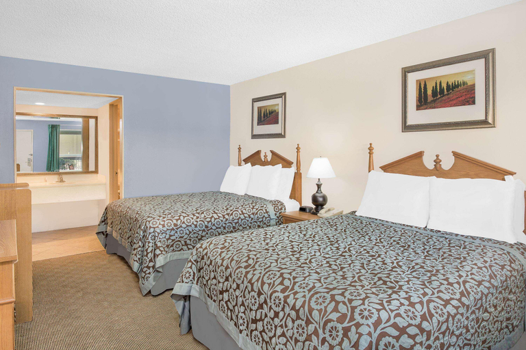 Bedroom 3, Days Inn By Wyndham Attalla, Etowah
