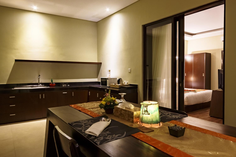 Dining Room 11