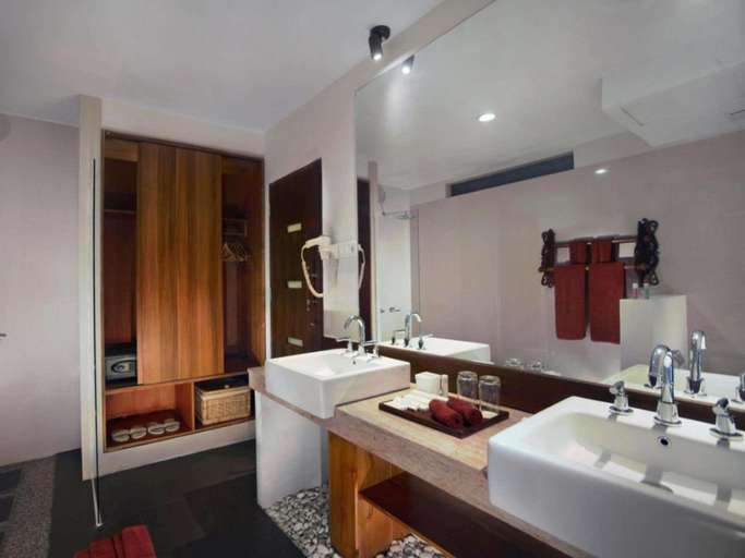 Bathroom 14
