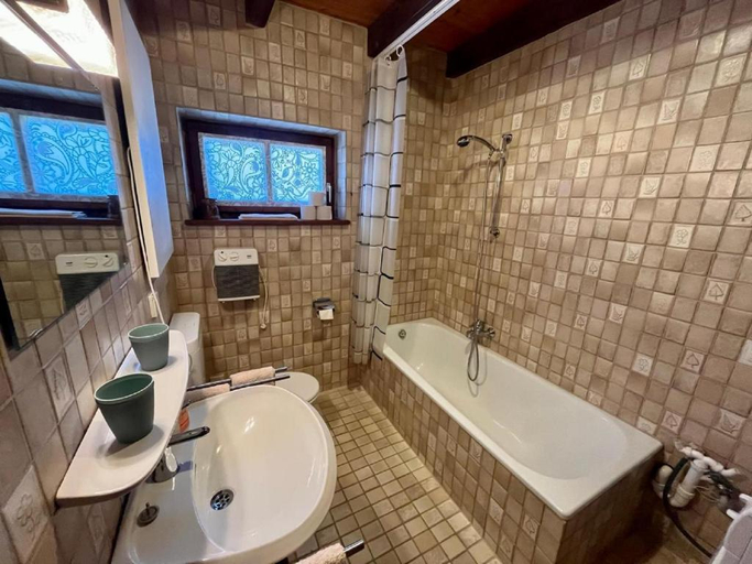 Bathroom, Waldferienhaus 98 I 3 Schlafzimmer I Lagerfeuer, Regen