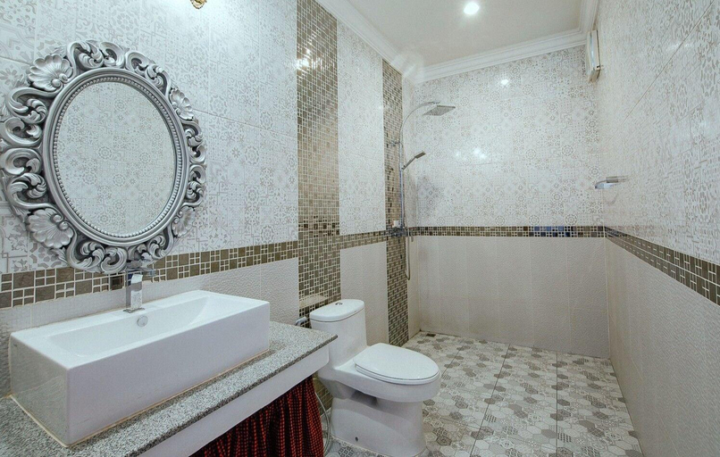 Bathroom 3, Finland Resort Inn, Muang Samut Sakhon