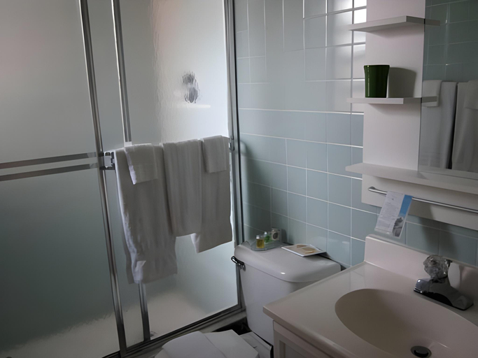 Bathroom 4, HOLLYWOOD SUNRISE, Broward