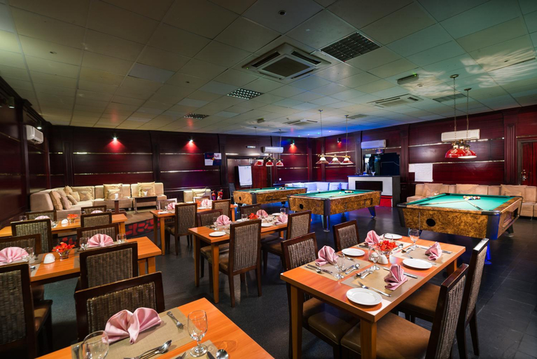 Food & Drinks 5, Al Wadi Hotel, Sohar