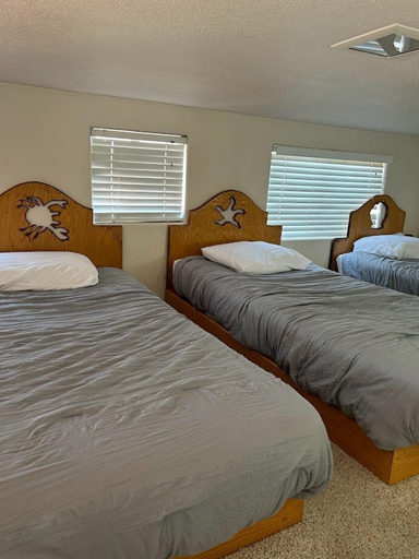 Bedroom 5, Ocean Front Cabin 17 Jacuzzi Remarkable Views, Del Norte