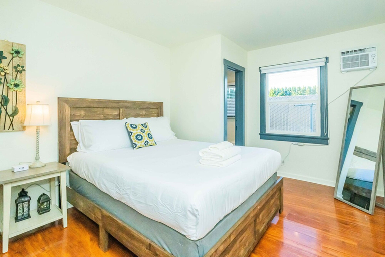 Bedroom 4, Elegant Comfort on Historic Route 66 Attractions, Los Angeles