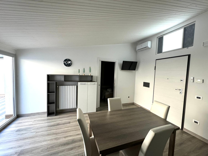 Dining Room 10